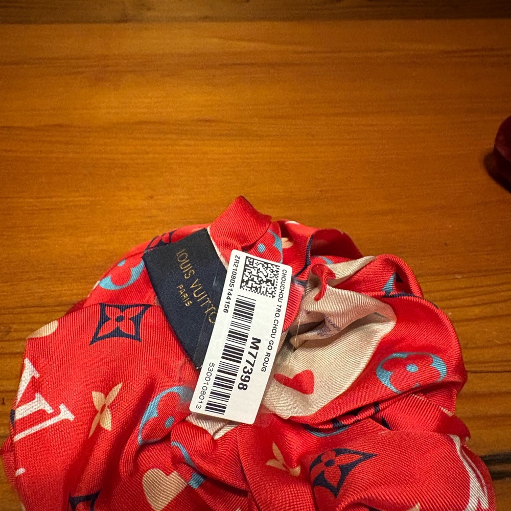 Louis Vuitton Red and Blue Silk Scarf - Picture 4 of 11